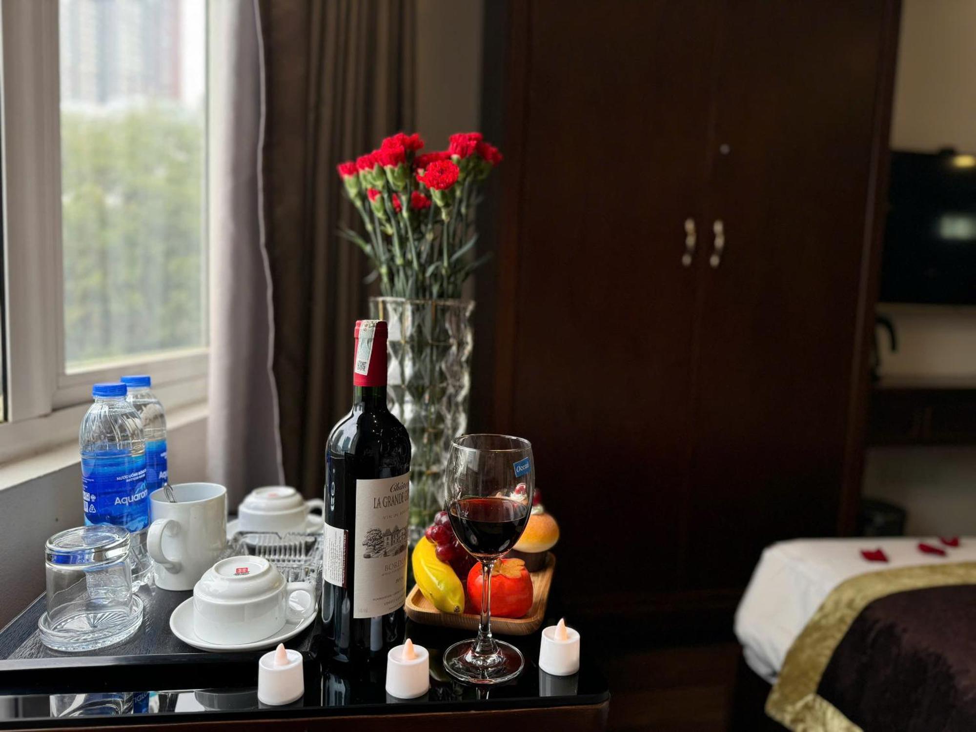 Hoang Gia Hotel Nhan Hoa Hanoi Exteriör bild