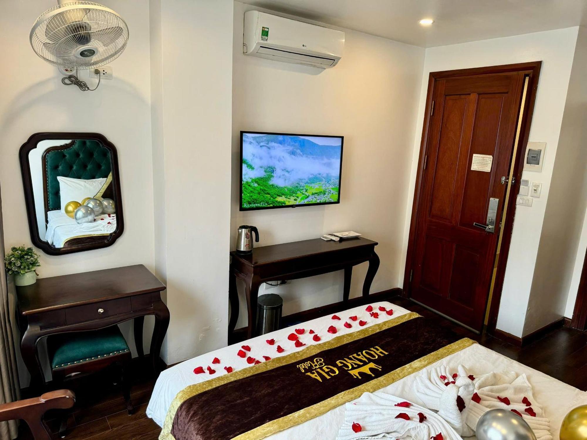 Hoang Gia Hotel Nhan Hoa Hanoi Exteriör bild