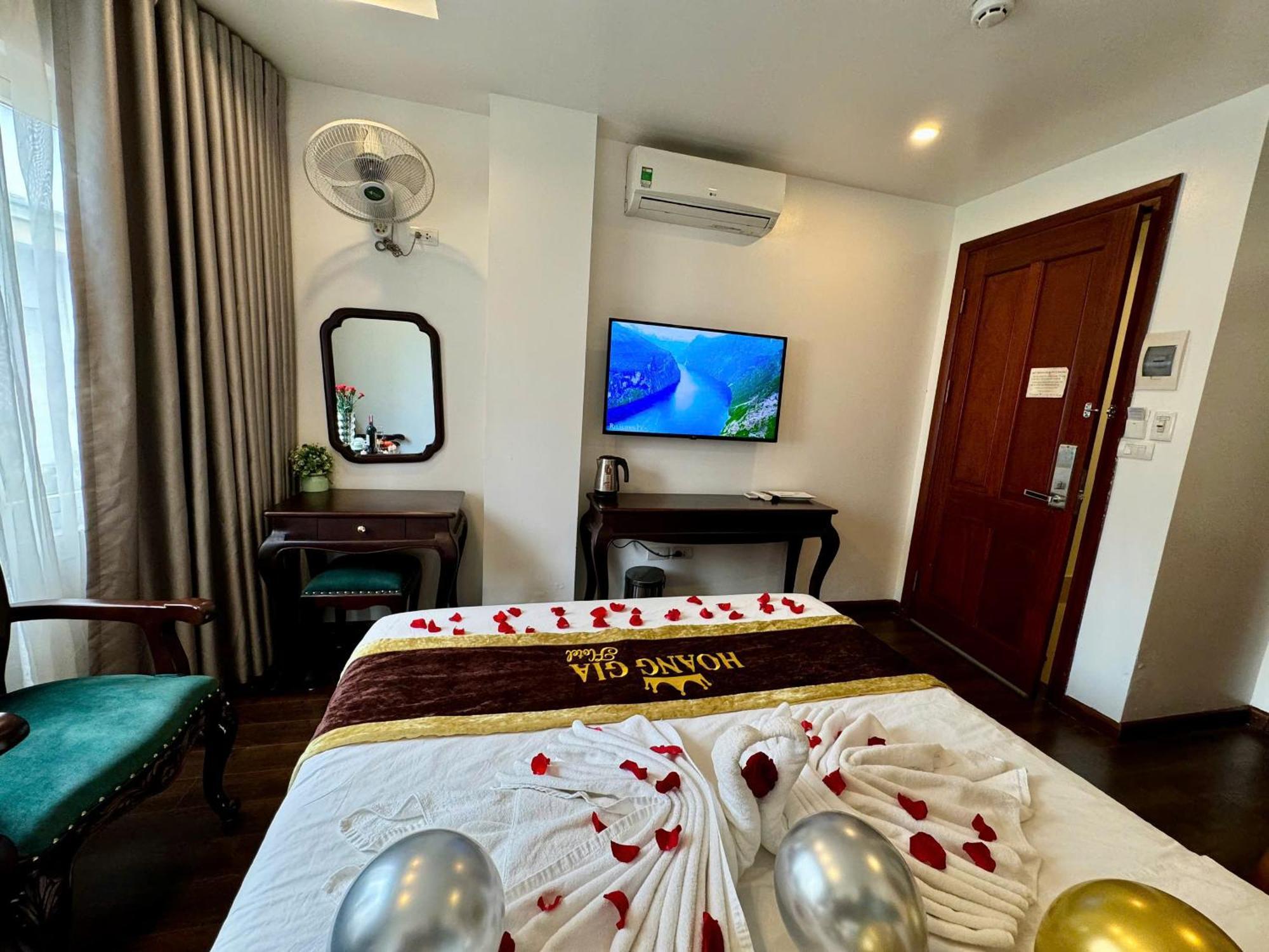 Hoang Gia Hotel Nhan Hoa Hanoi Exteriör bild